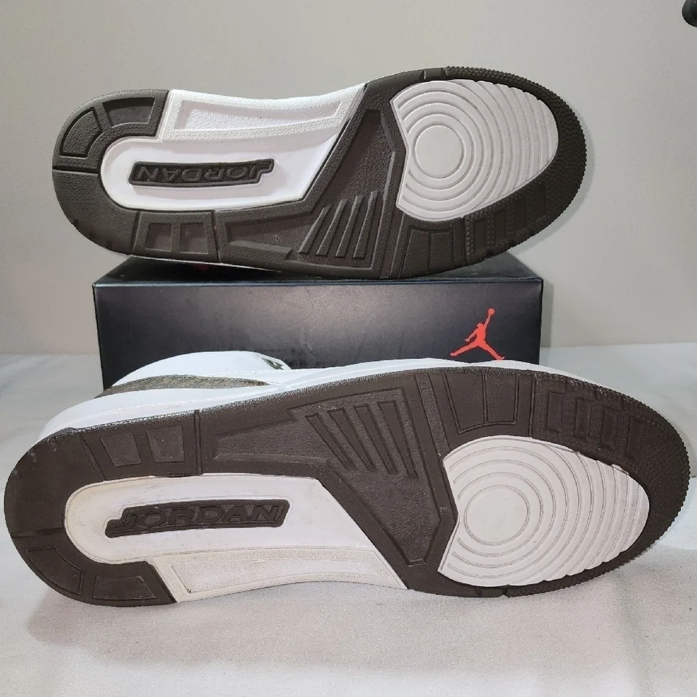 Jordan Retro Sneakers White with Black and Brown Details